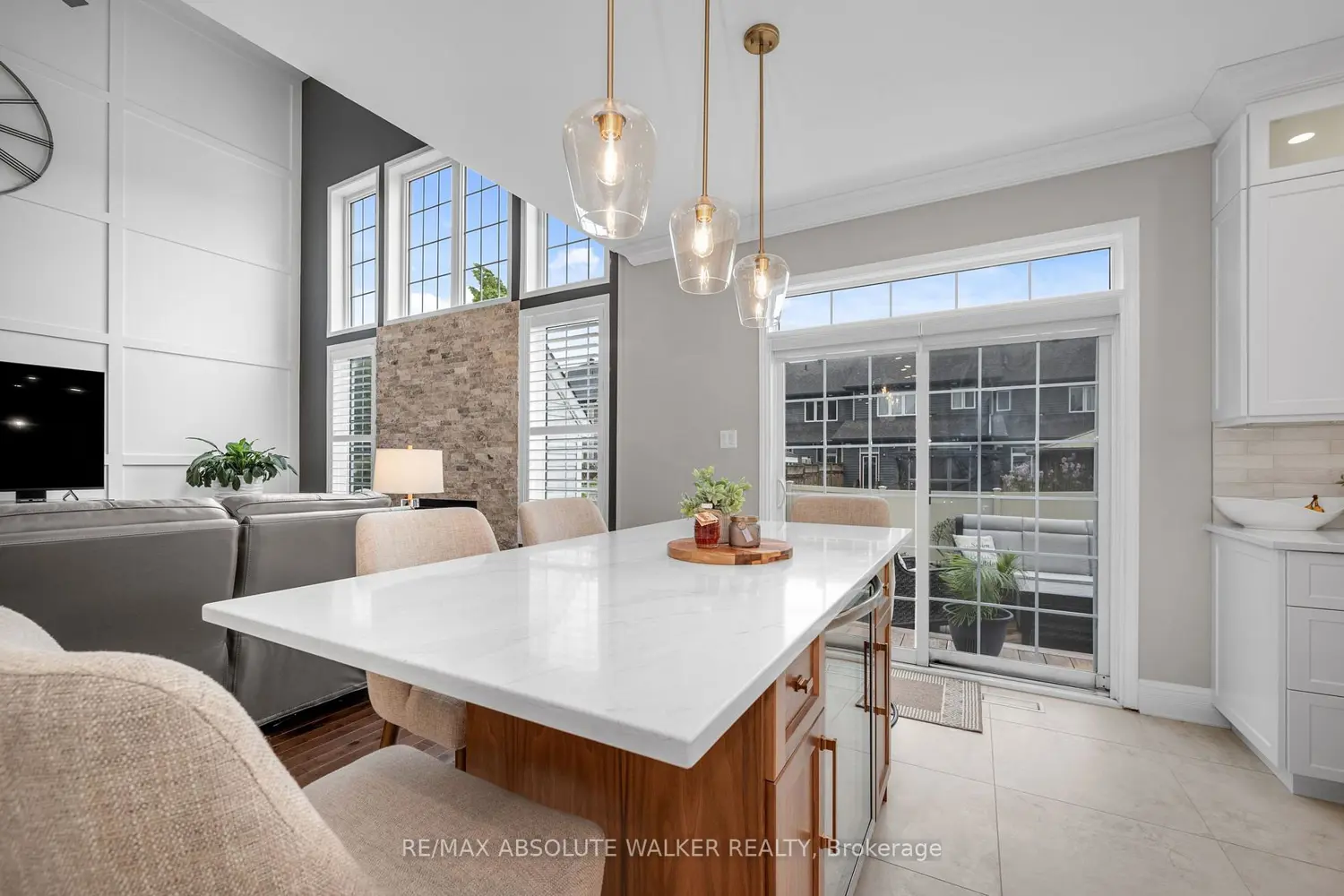 245 Lucinda Crescent photo 5