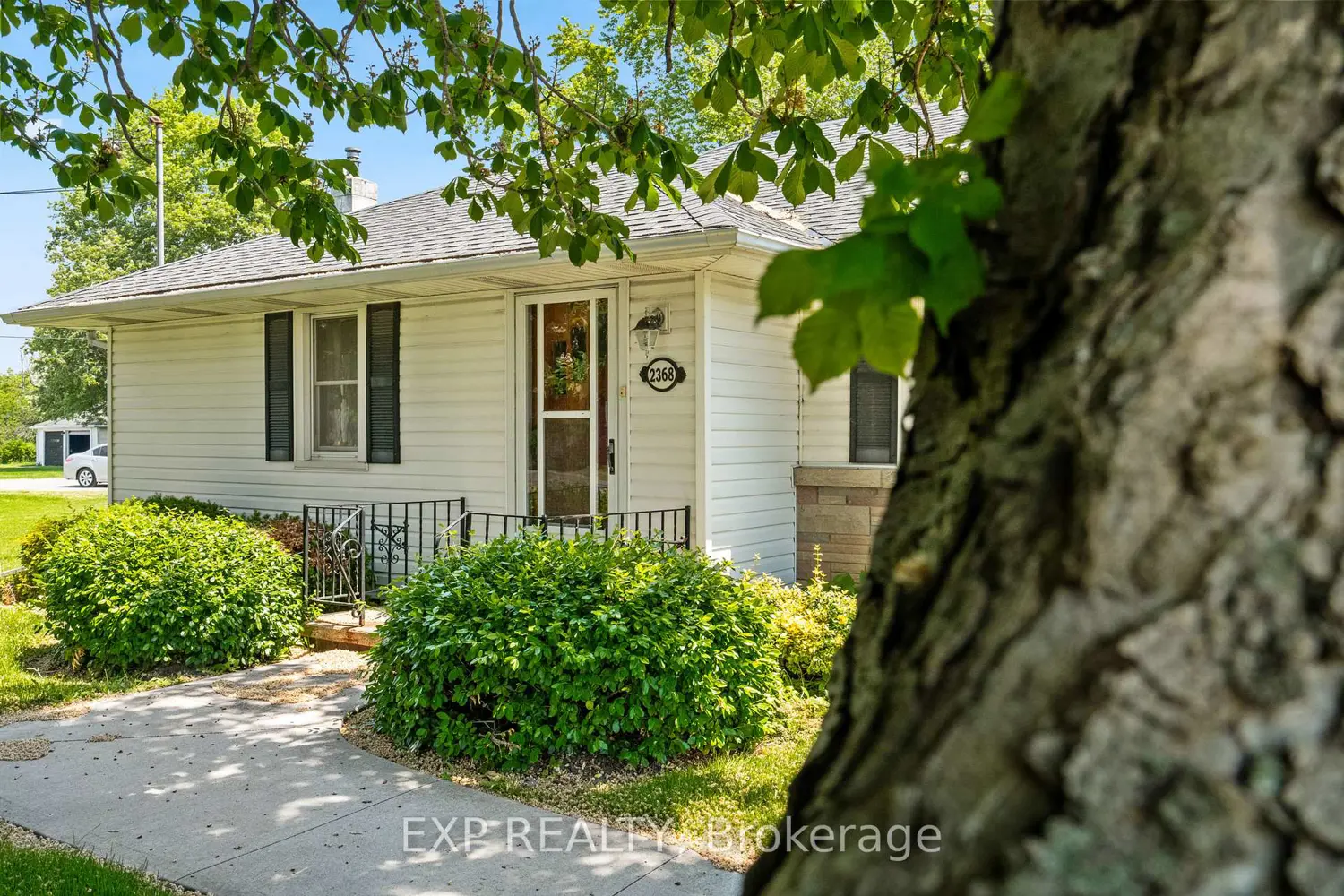2368 Stevensville Road photo 3