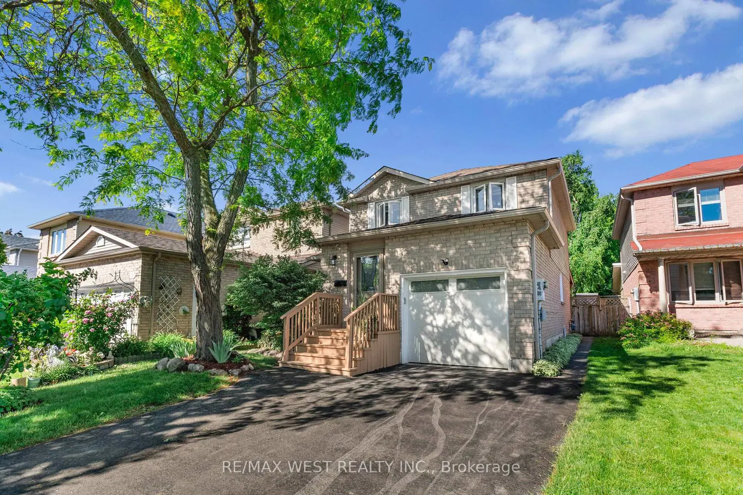 1457 Anton Square photo 3