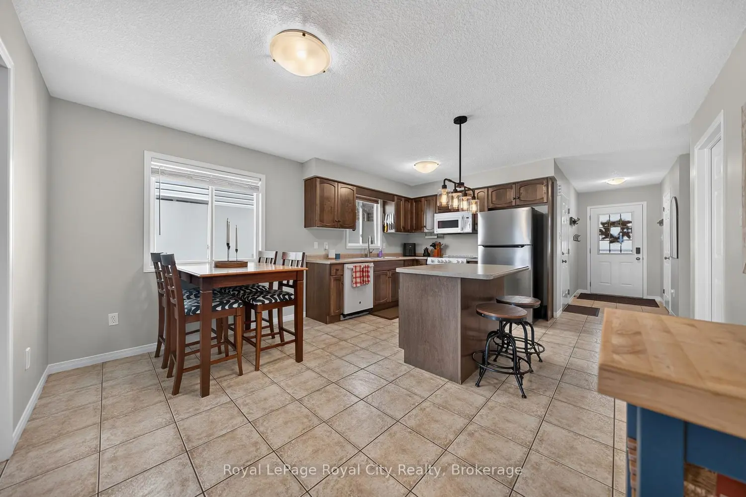 218 Severn Drive photo 3