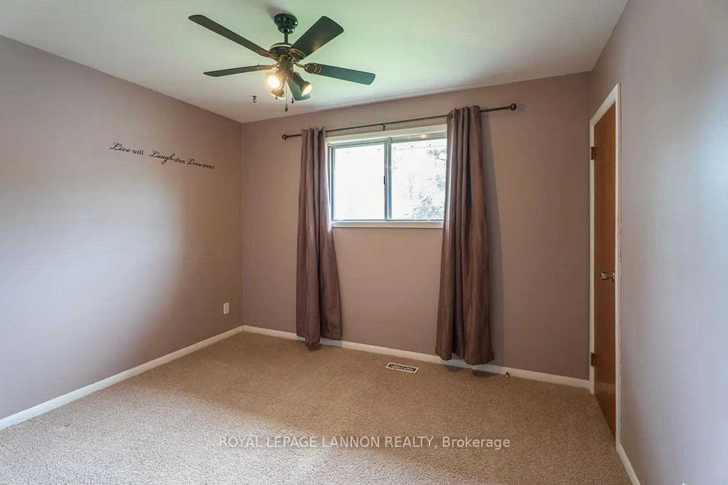 436 Amethyst Crescent photo 3