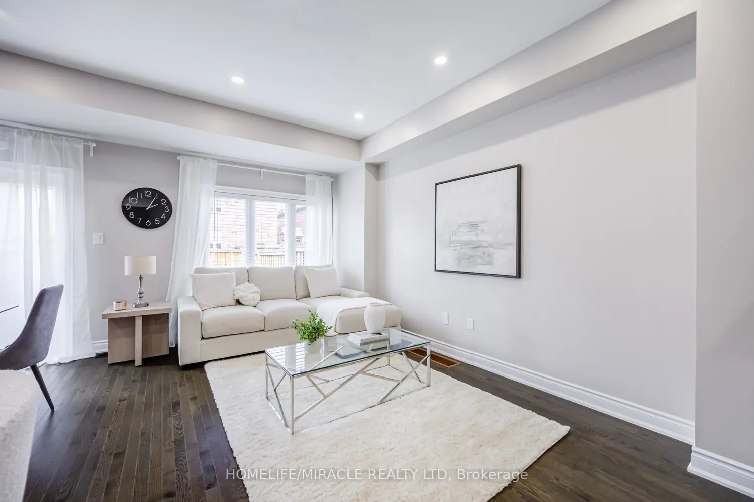 16 Arnold Crescent photo 5