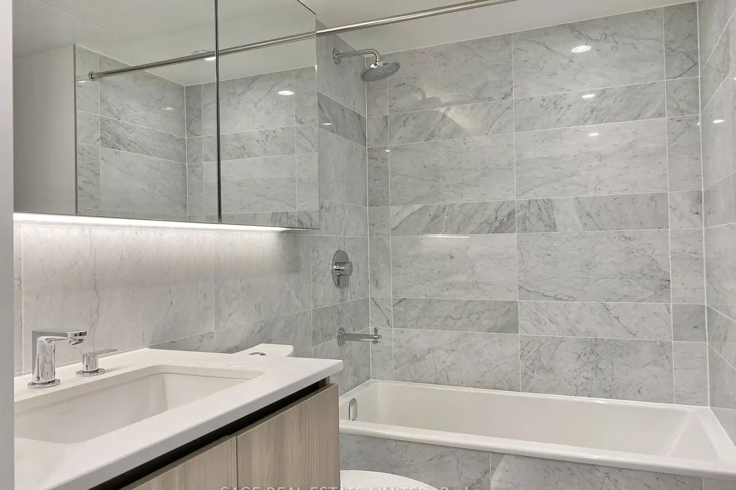 17 Bathurst Street 801 photo 4