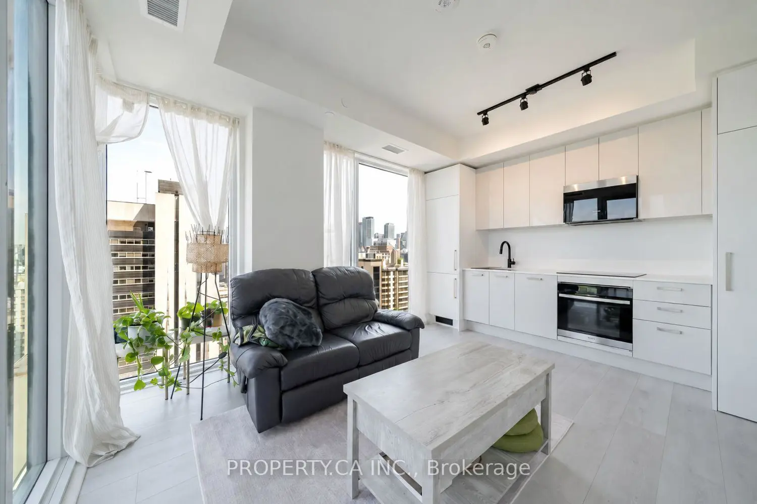 280 Dundas Street 1702 photo 4
