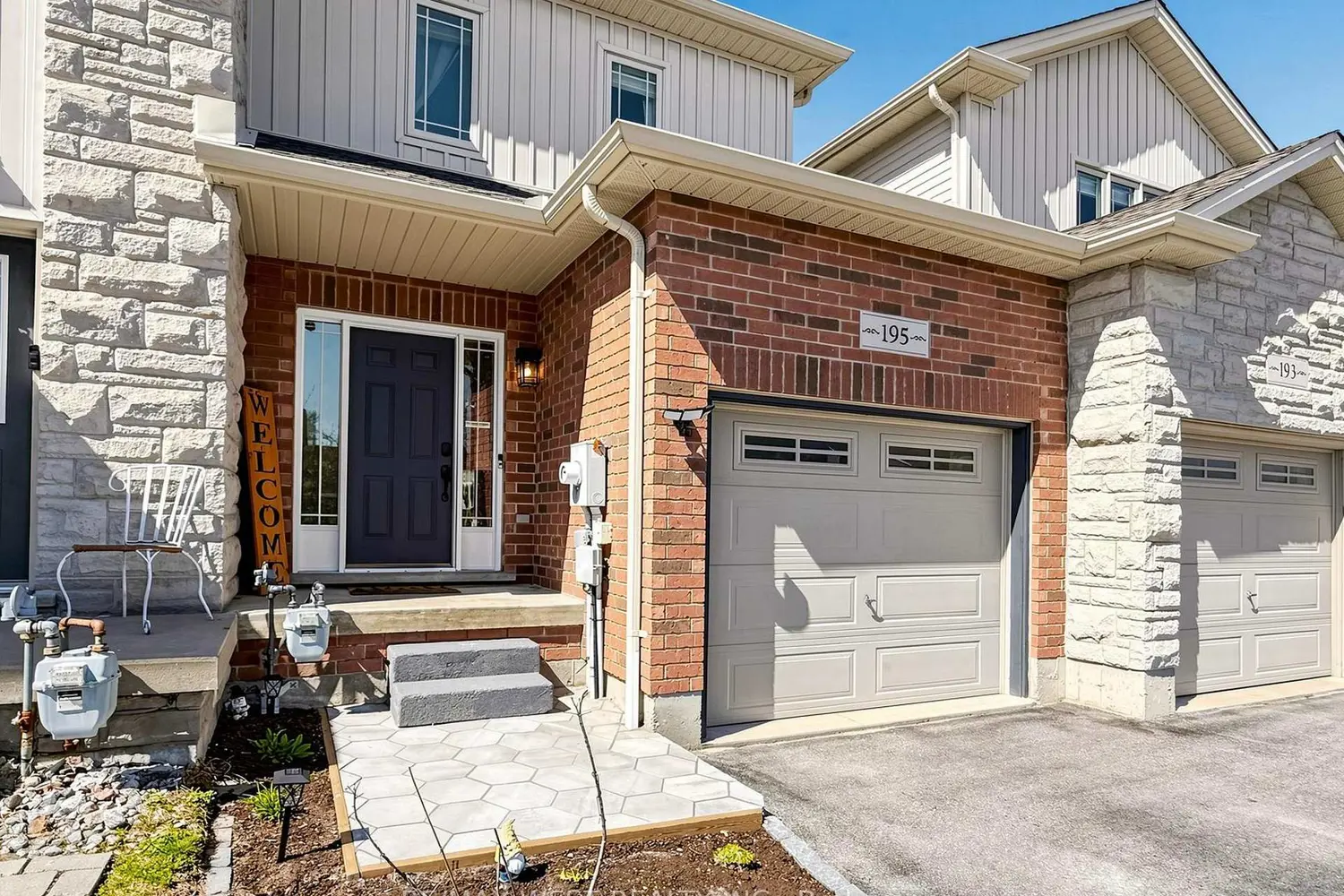 195 Banting Crescent photo 3