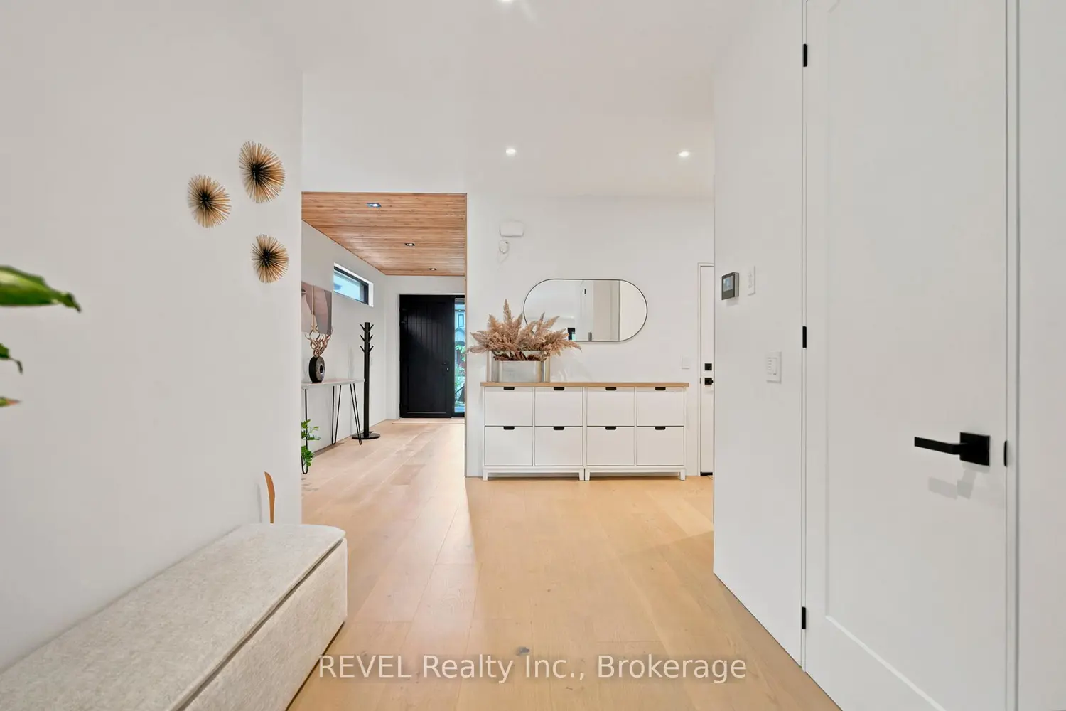 81 Mackenzie King Avenue photo 2