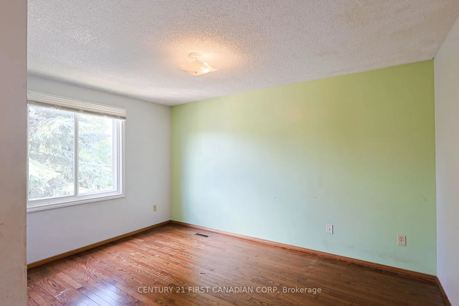 1470 Aldersbrook Road photo 2