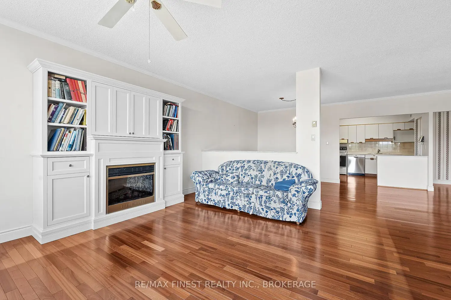 1000 King Street 302 photo 2