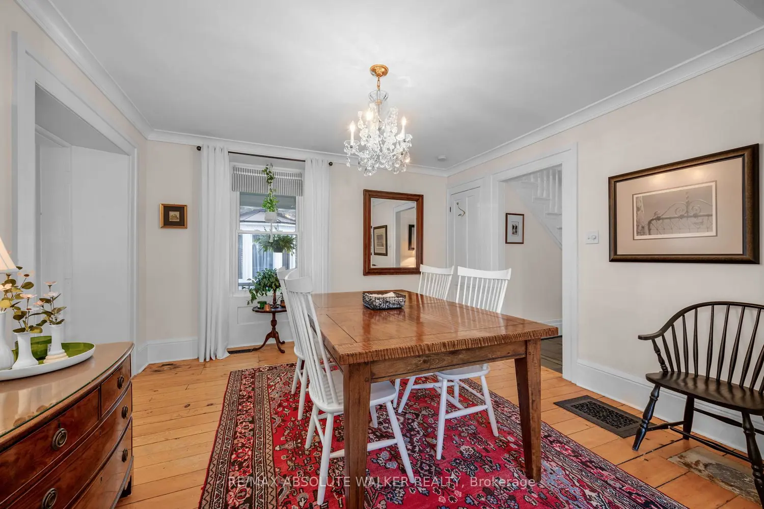 652 Henry Street photo 5