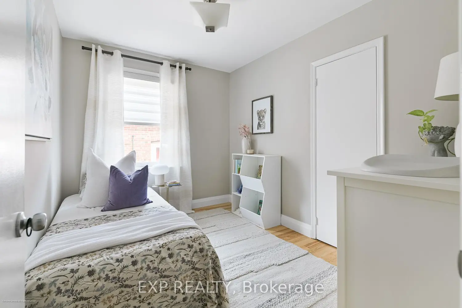 125 Treeview Drive photo 4