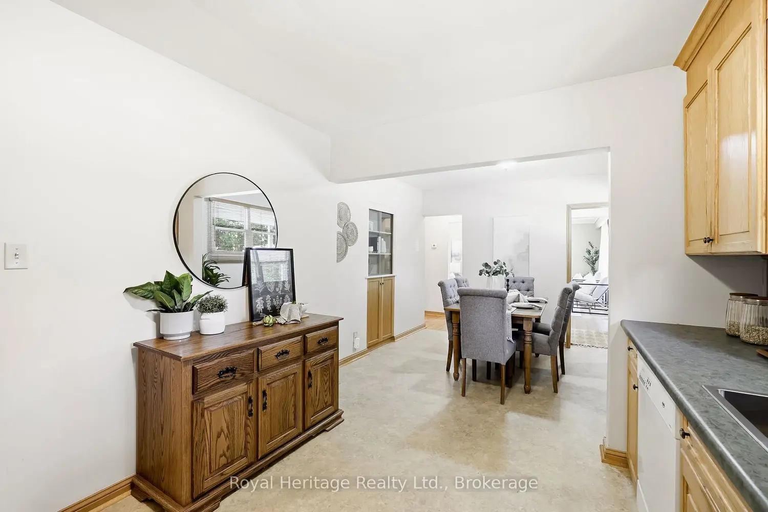 12 Simcoe Street photo 4