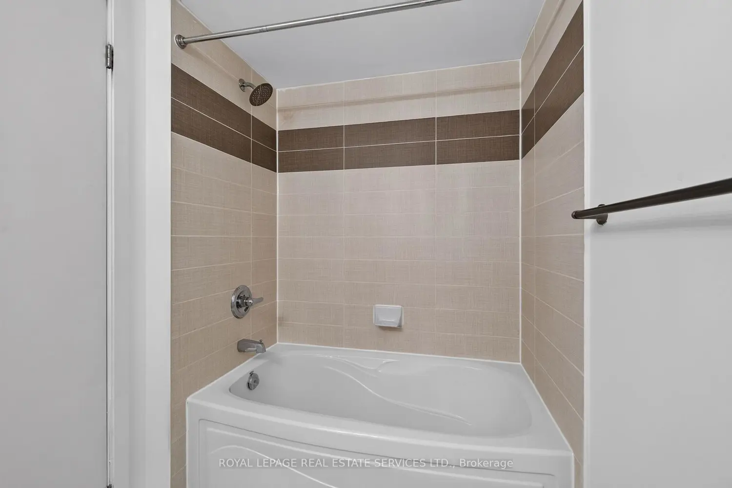18 Harbour Street 1204 photo 4