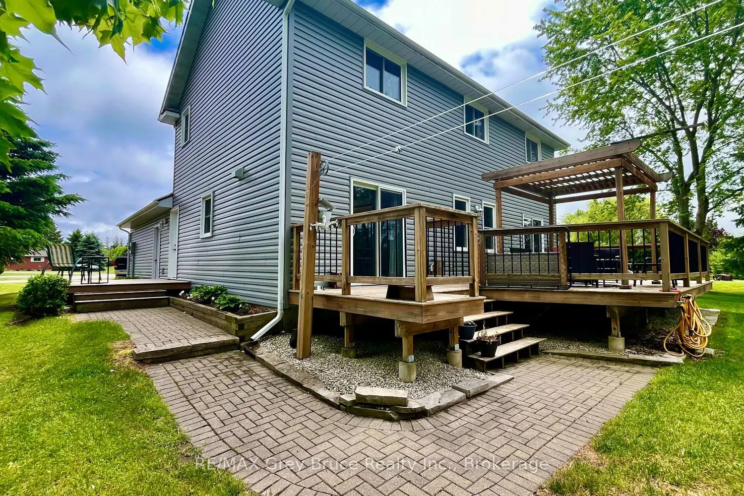 112 Mary Avenue photo 4