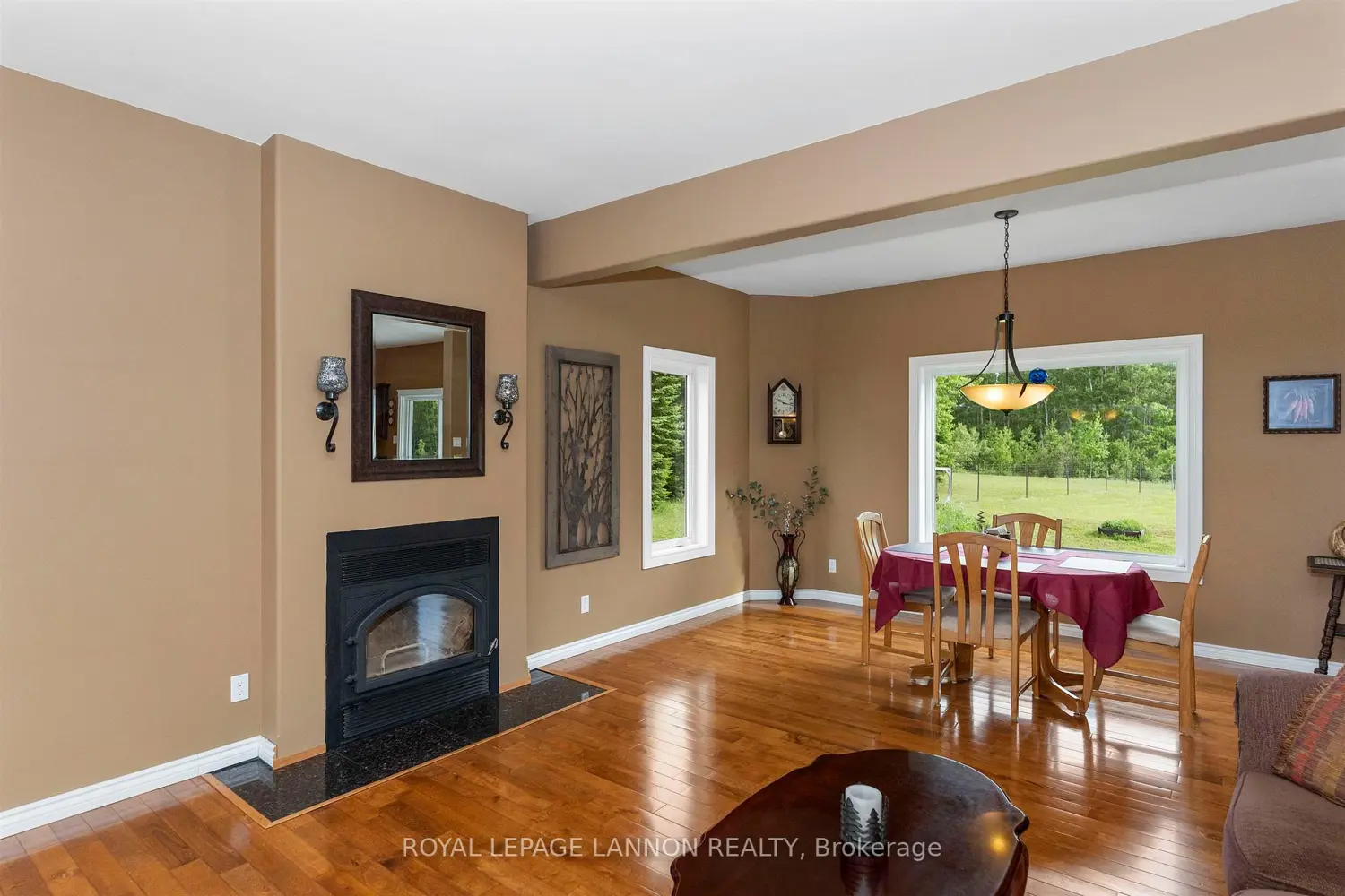 566 Calvert Road photo 4