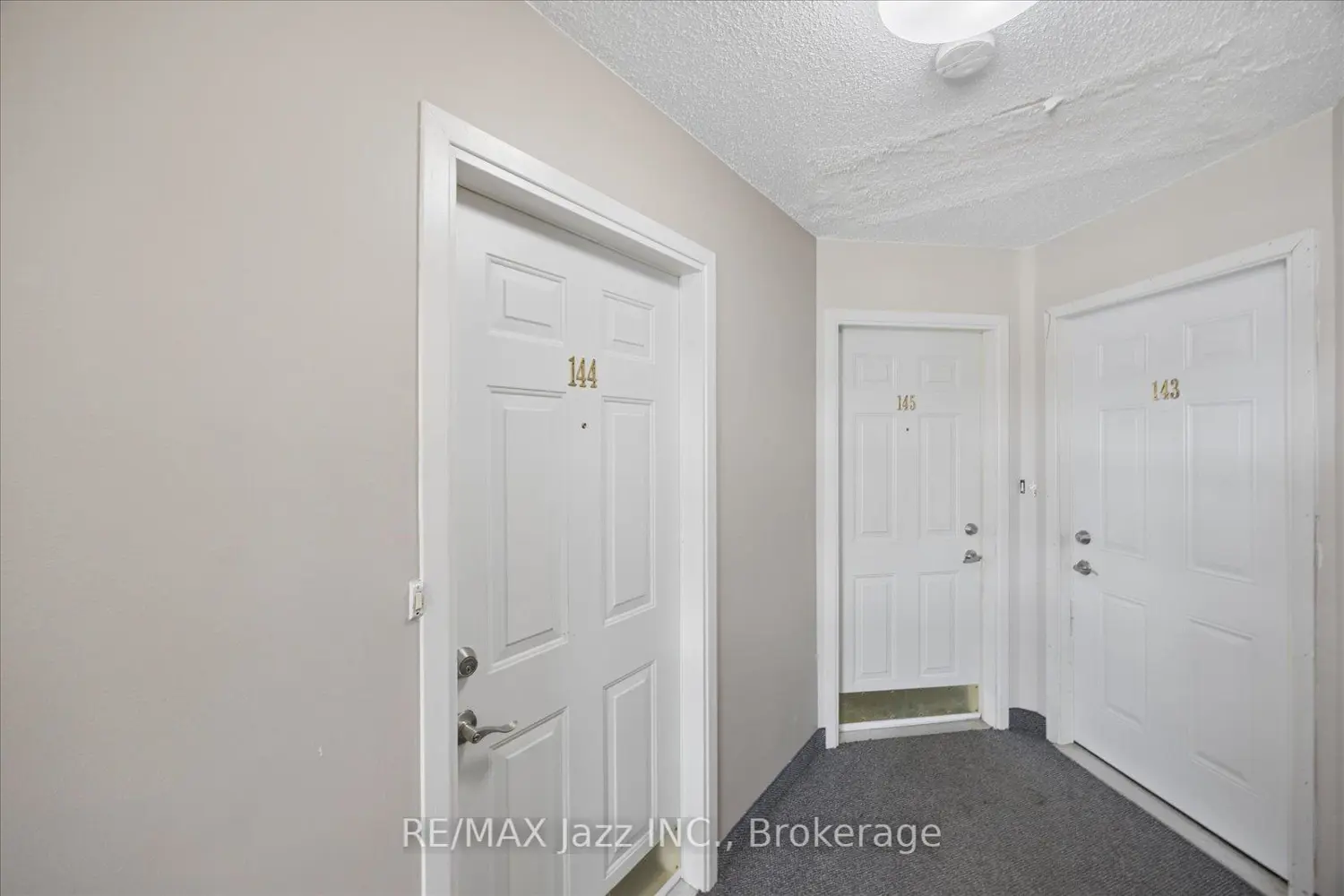 1010 Glen Street 144 photo 4