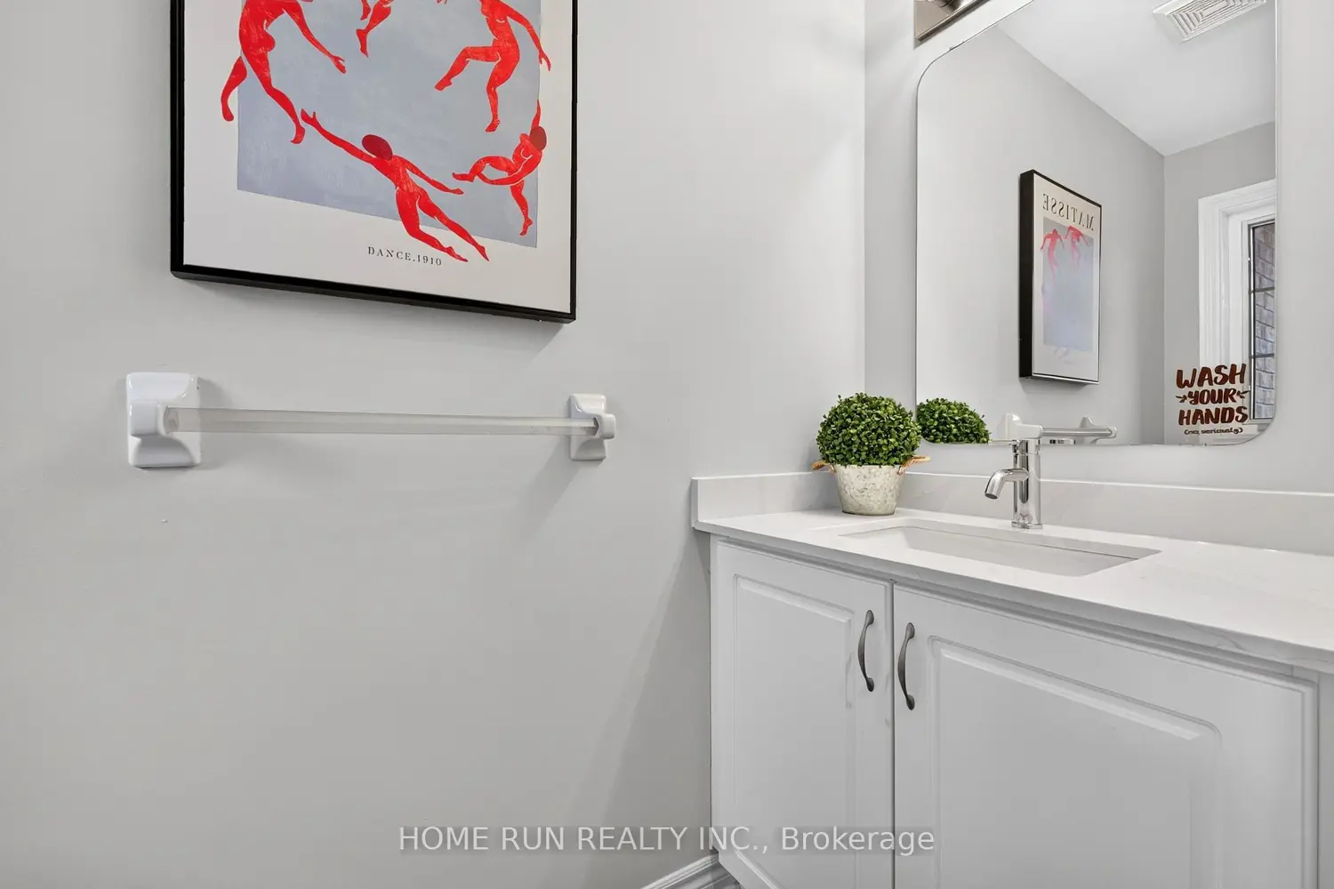 164 Gray Crescent photo 3