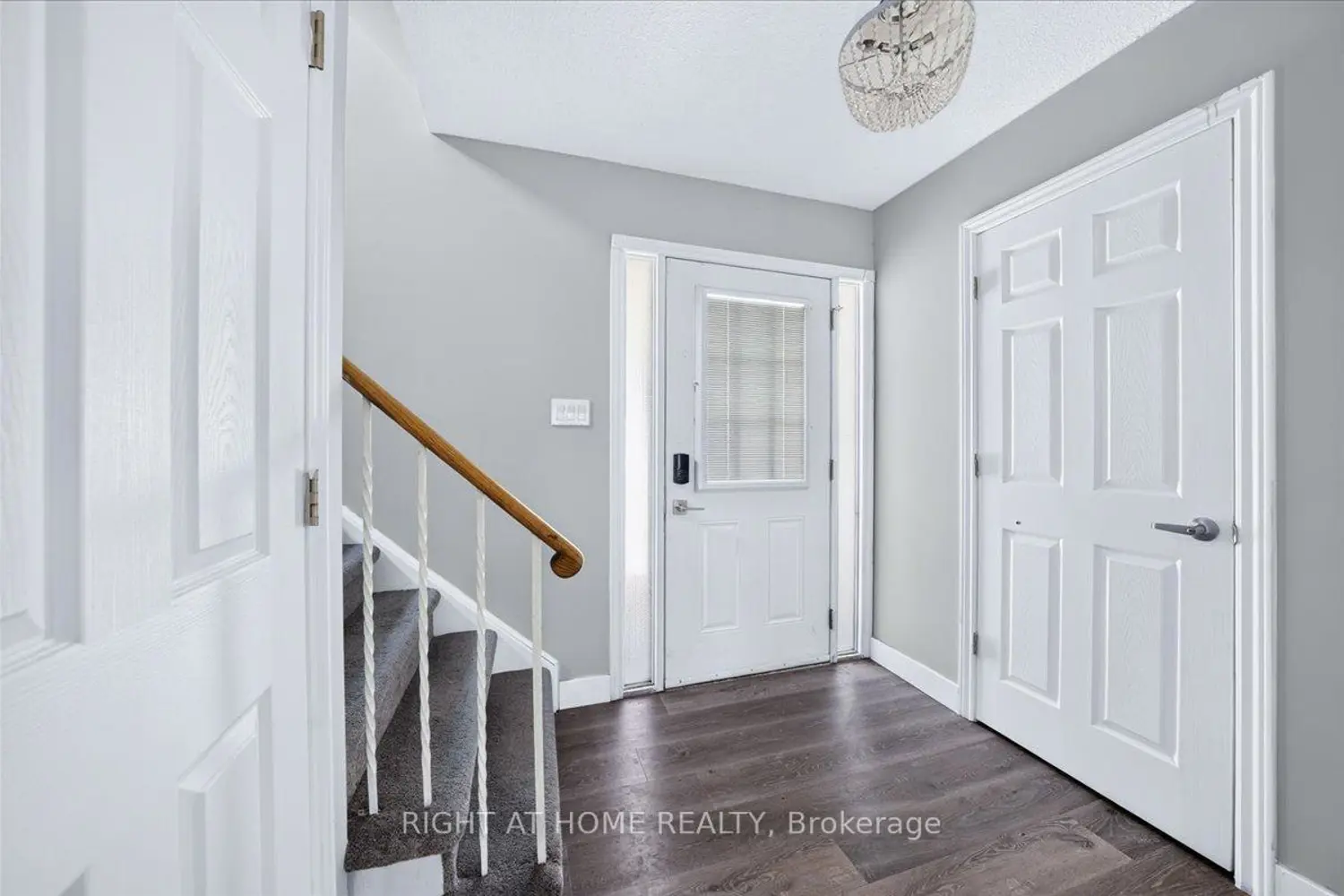 1087 Venus Crescent photo 4