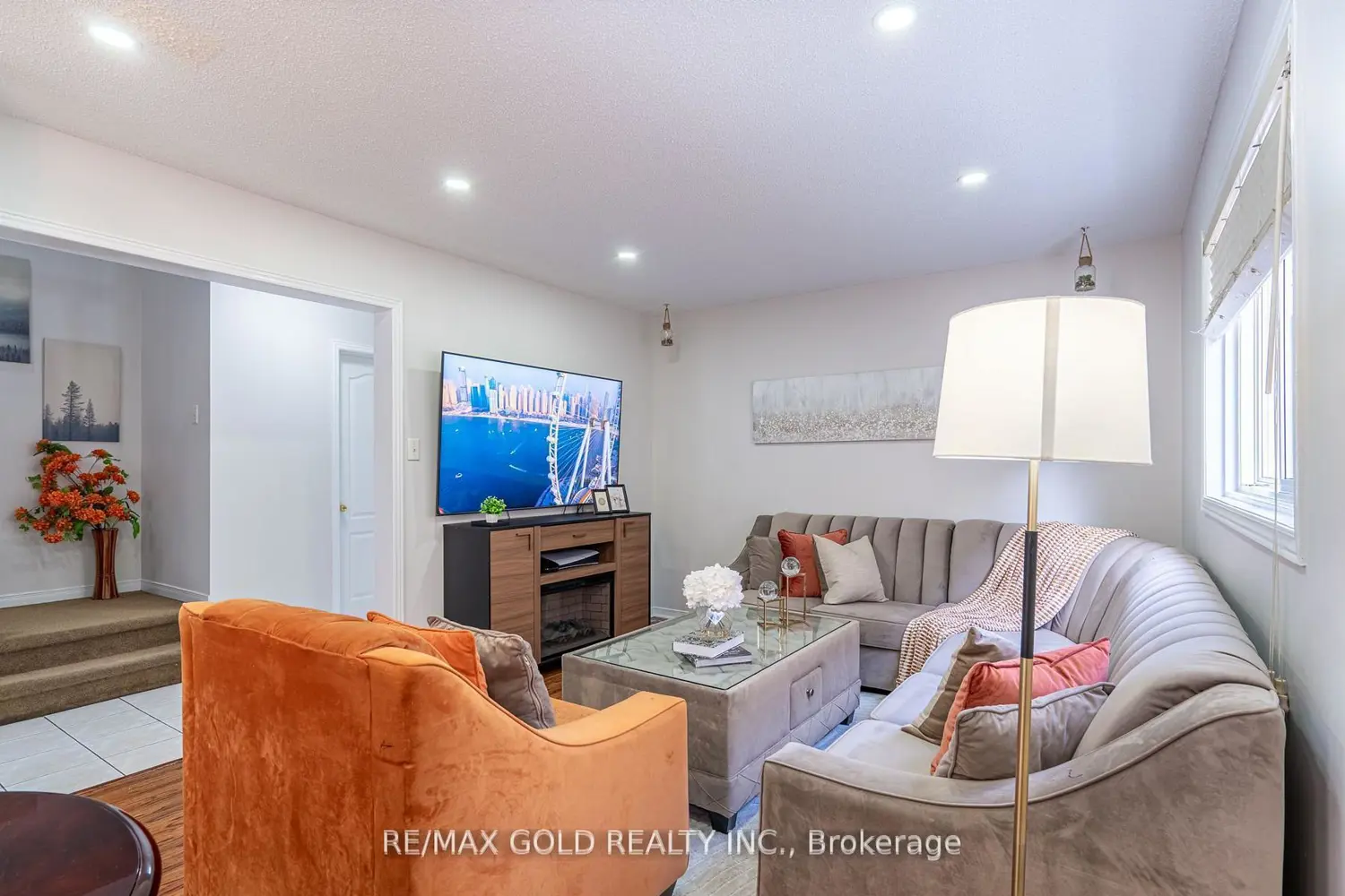 94 Bighorn Crescent photo 3