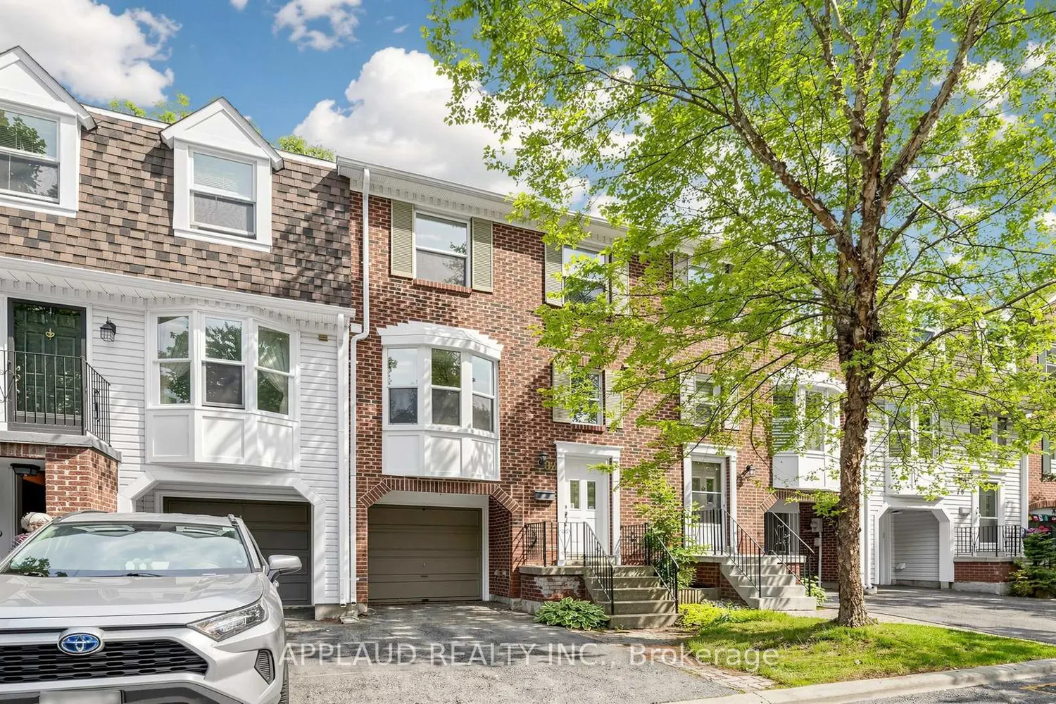 82 Confederation Way photo 2