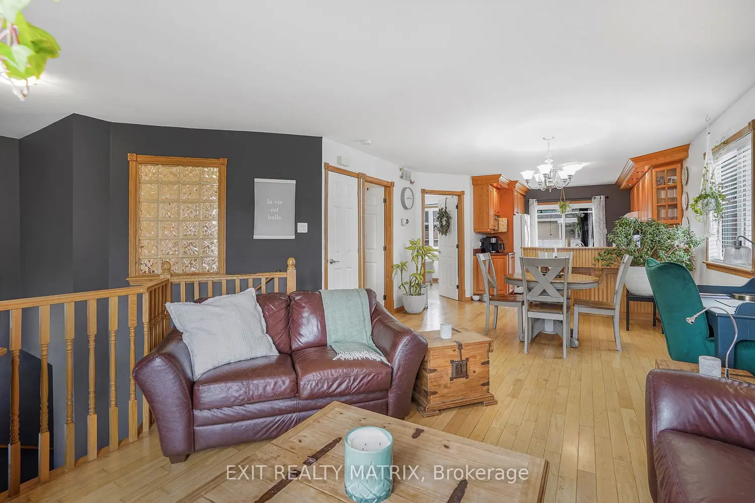 90 Richard Street photo 4