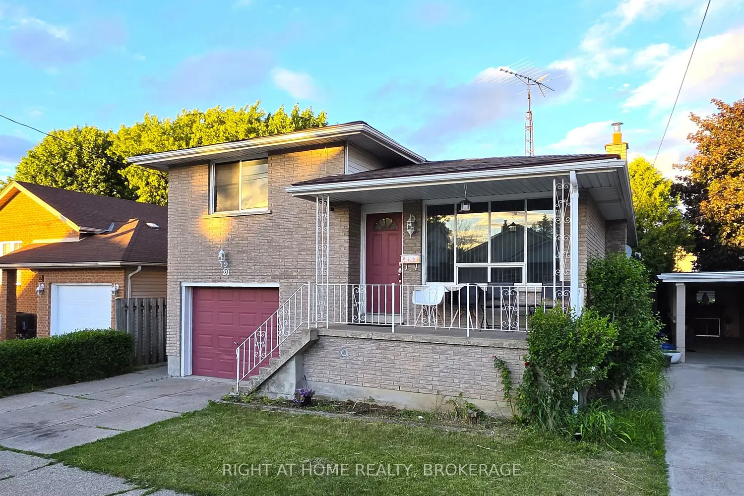 20 Augusta Avenue photo 3