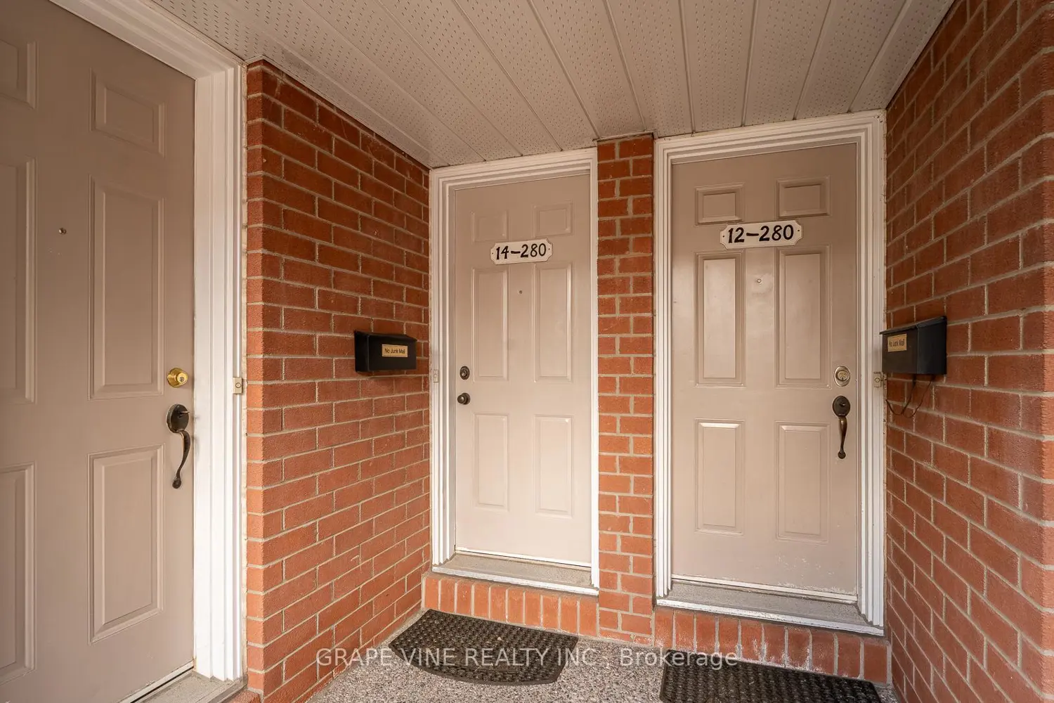 280 Bay Street 14 photo 2