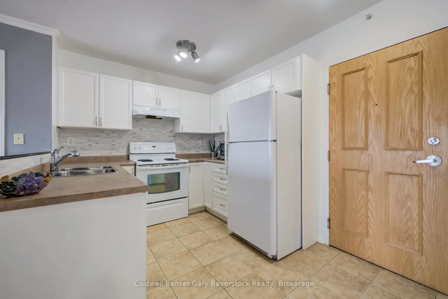 8 Harris Street 420 photo 4