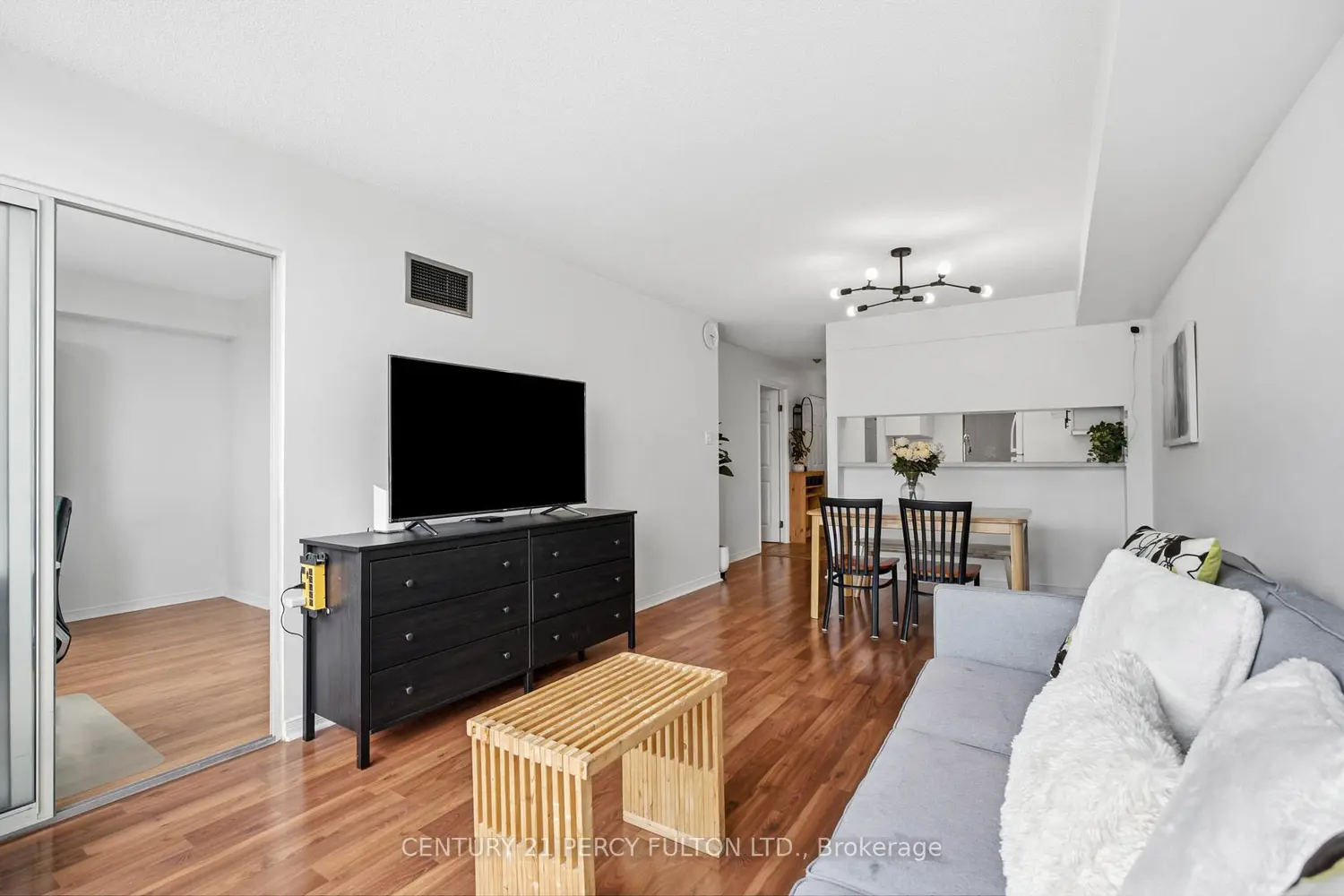 309 Major Mackenzie Avenue photo 3