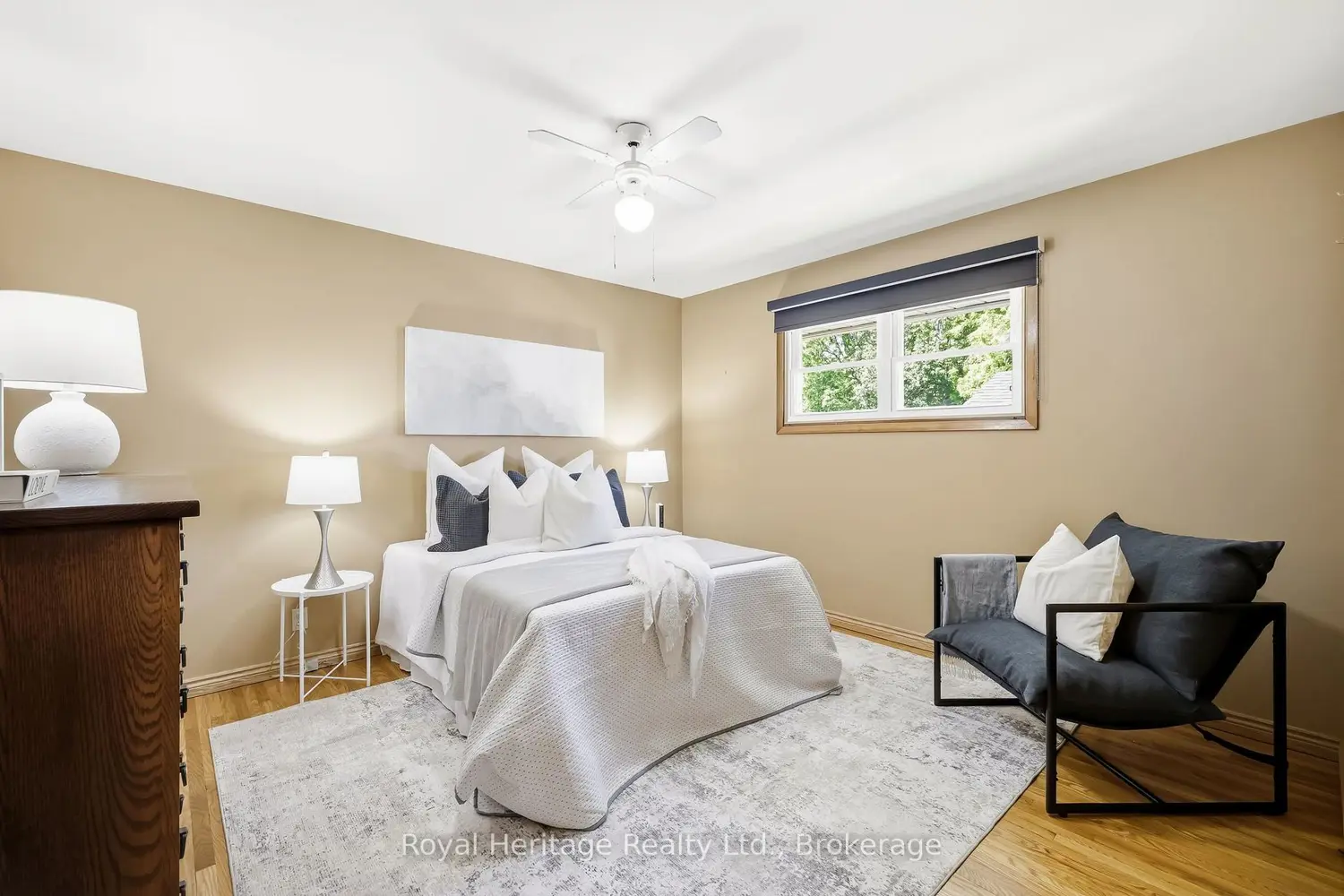 12 Simcoe Street photo 5