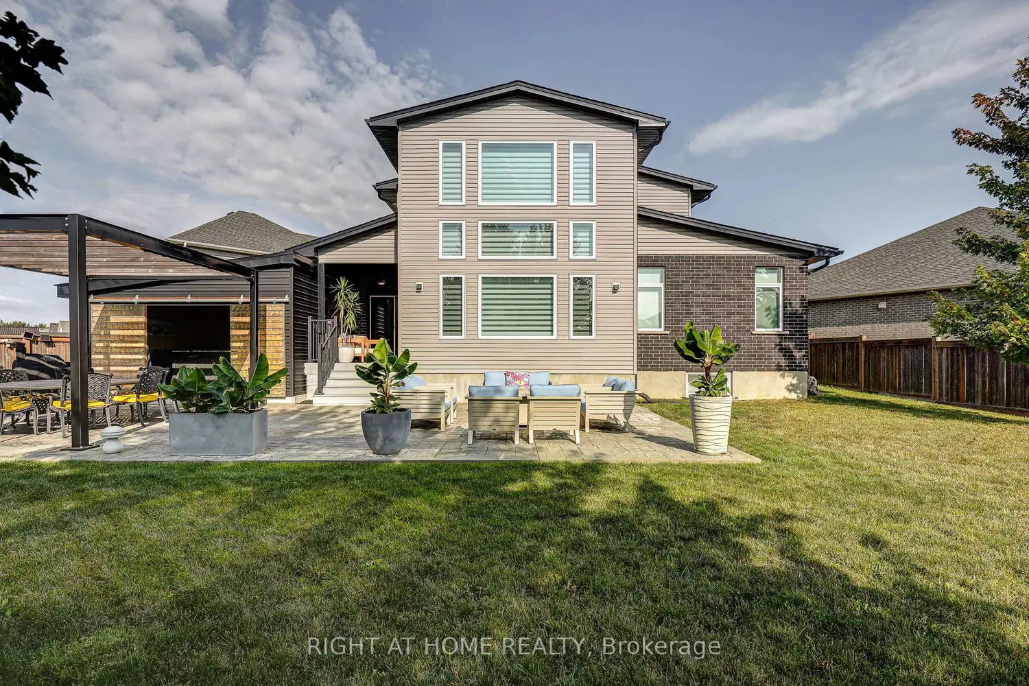 28 Martingale Terrace photo 3