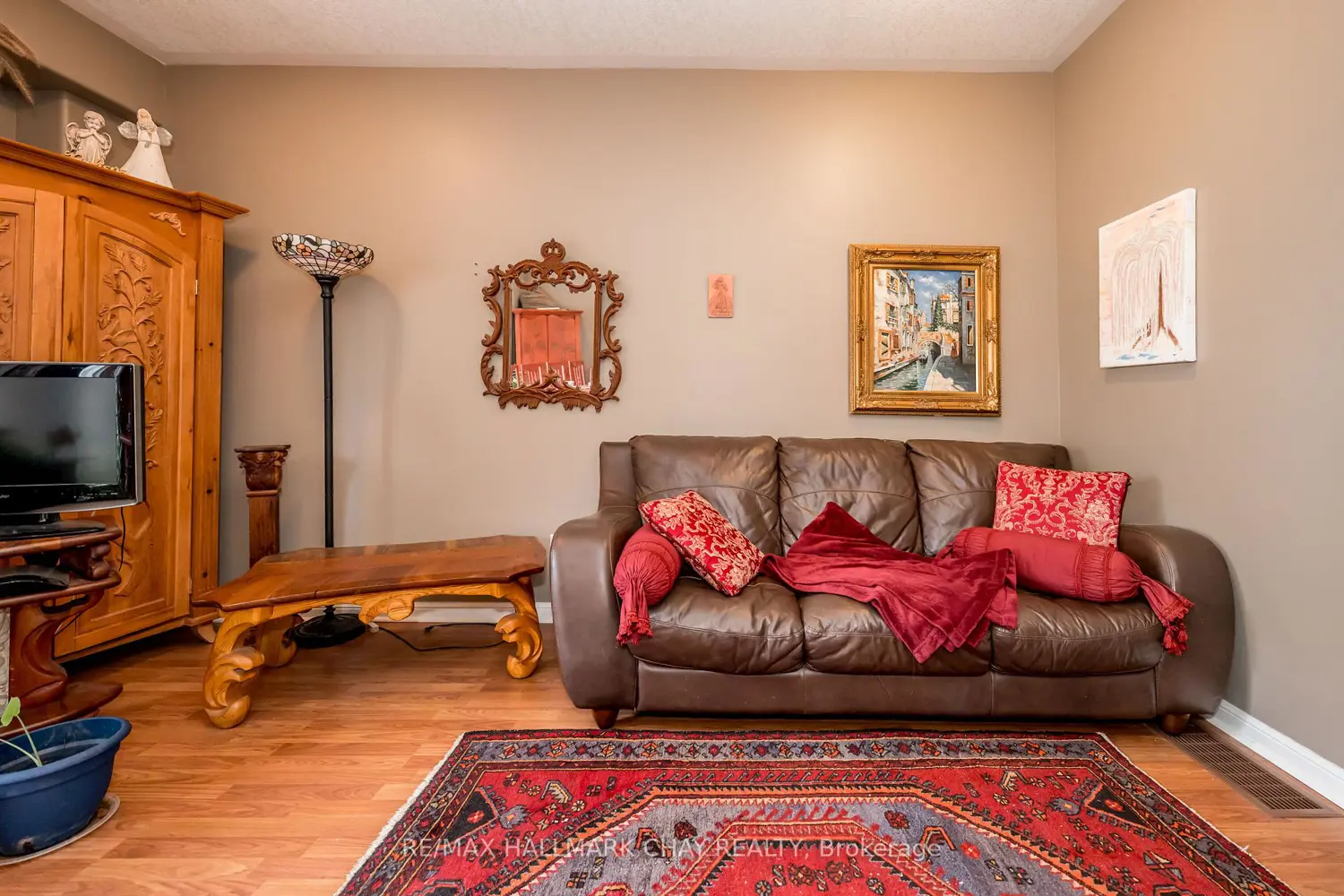 488 Yonge Street 9 photo 2