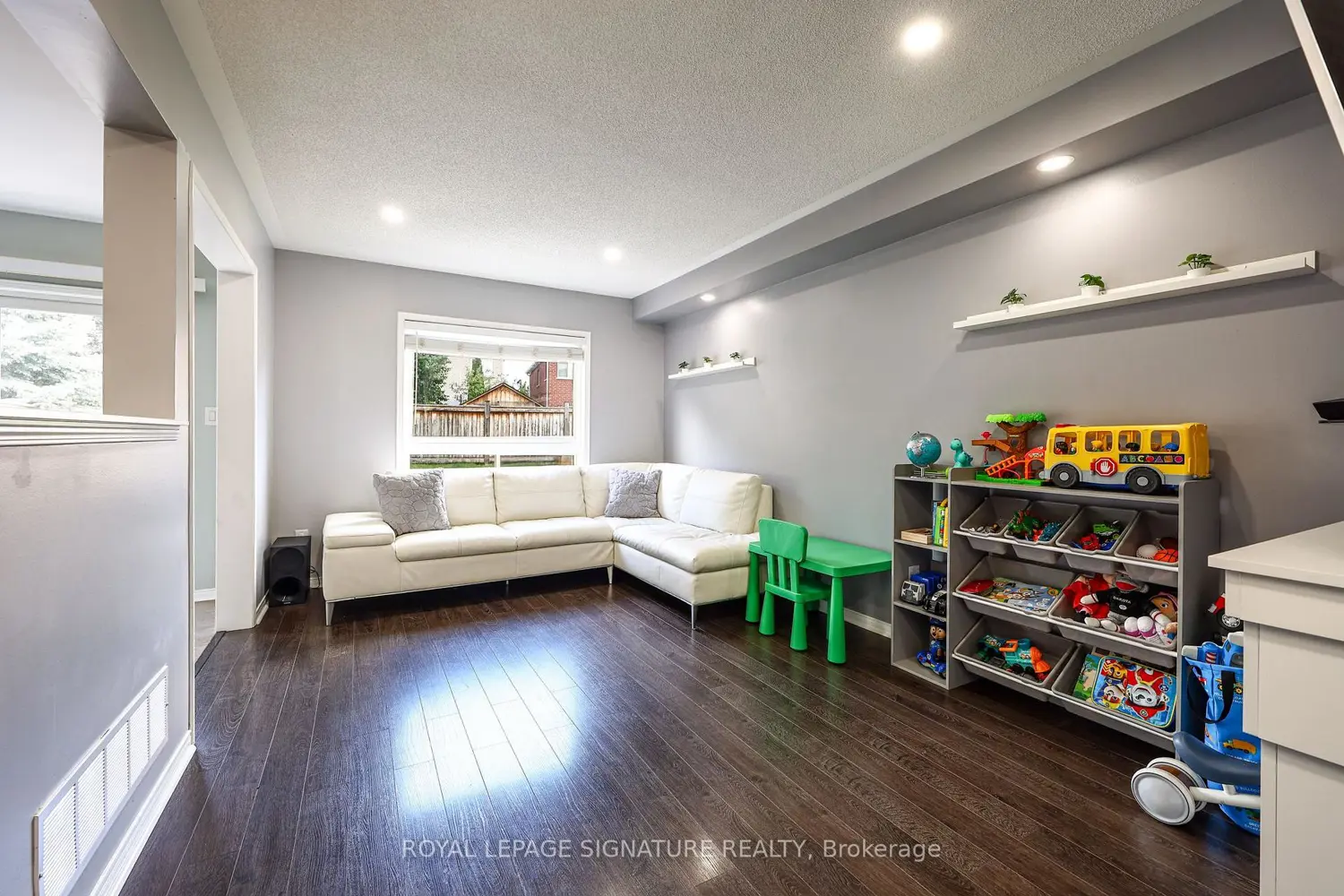 98 Orr Drive photo 4