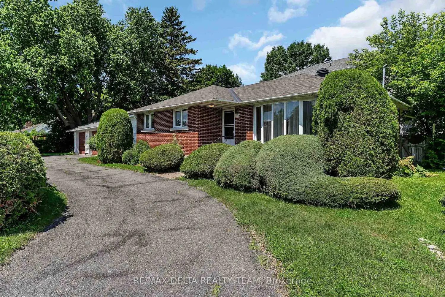 115 Meadowlands Drive photo 5