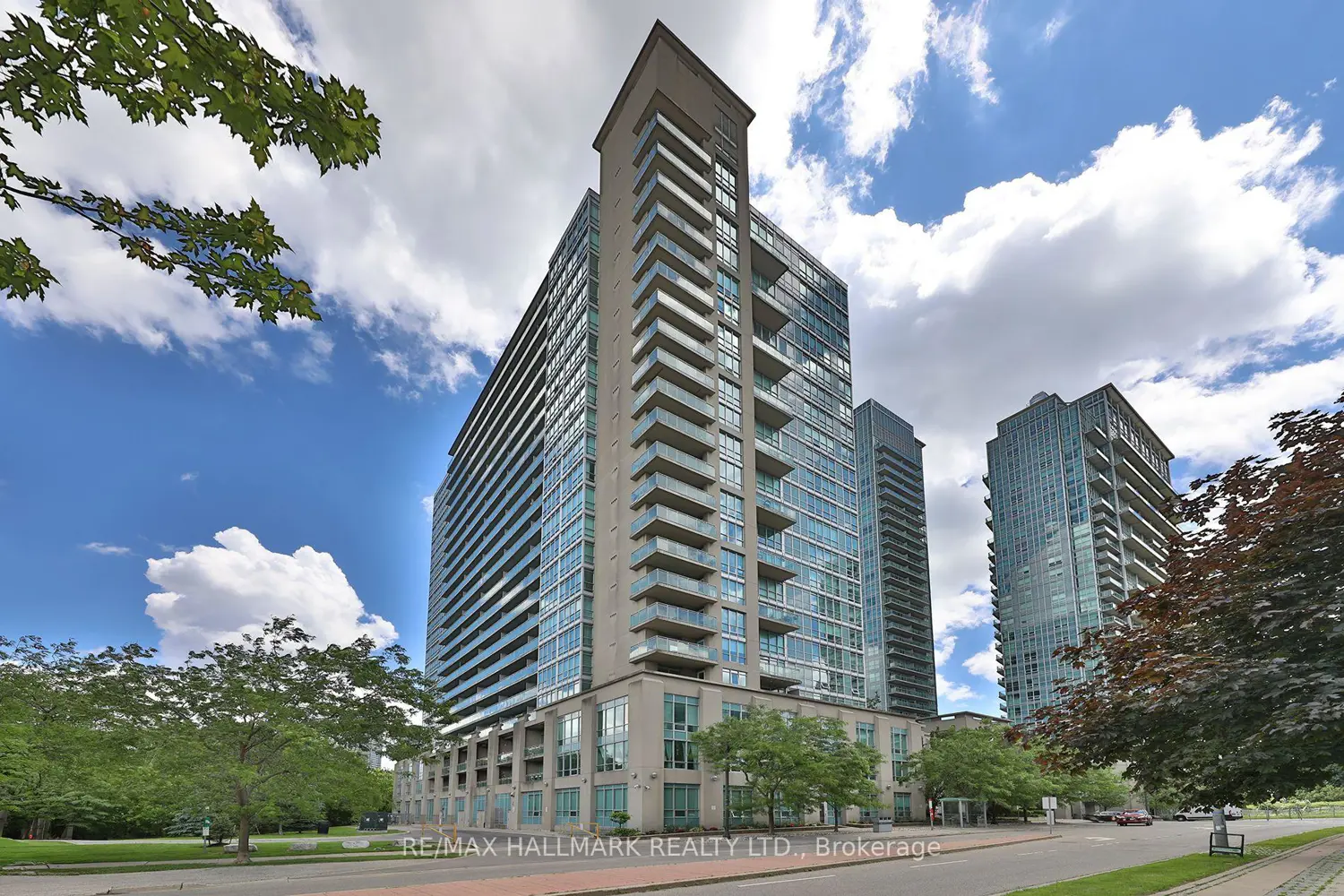 185 Legion Road 1810 photo 2