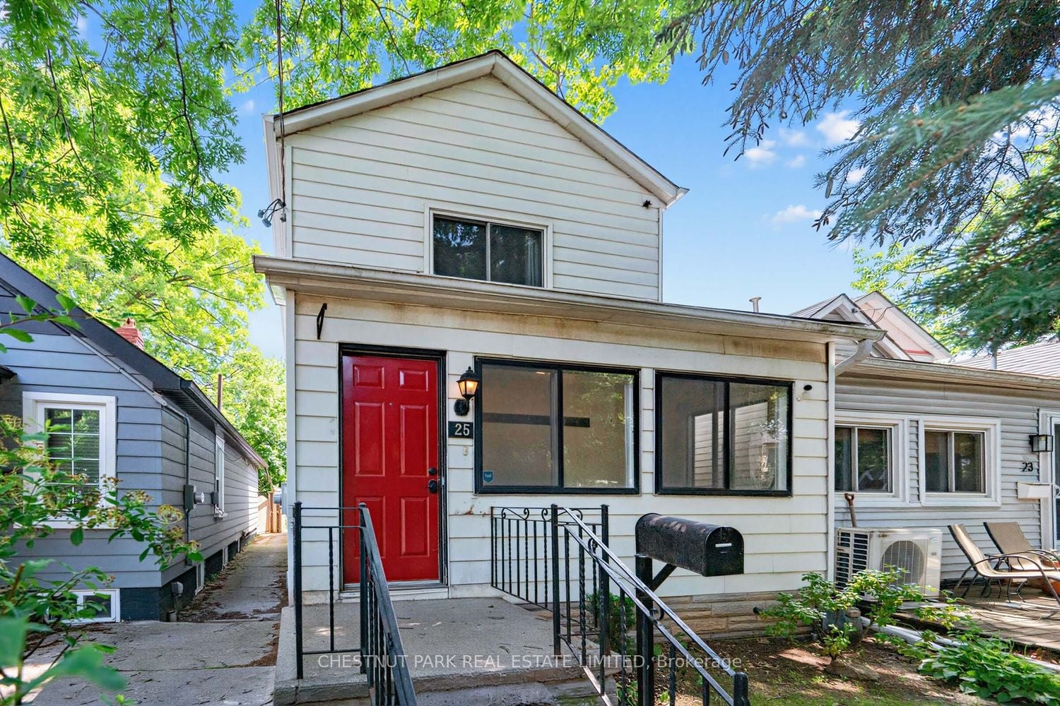 25 Kenworthy Avenue, Toronto, ON, M1L 3B1