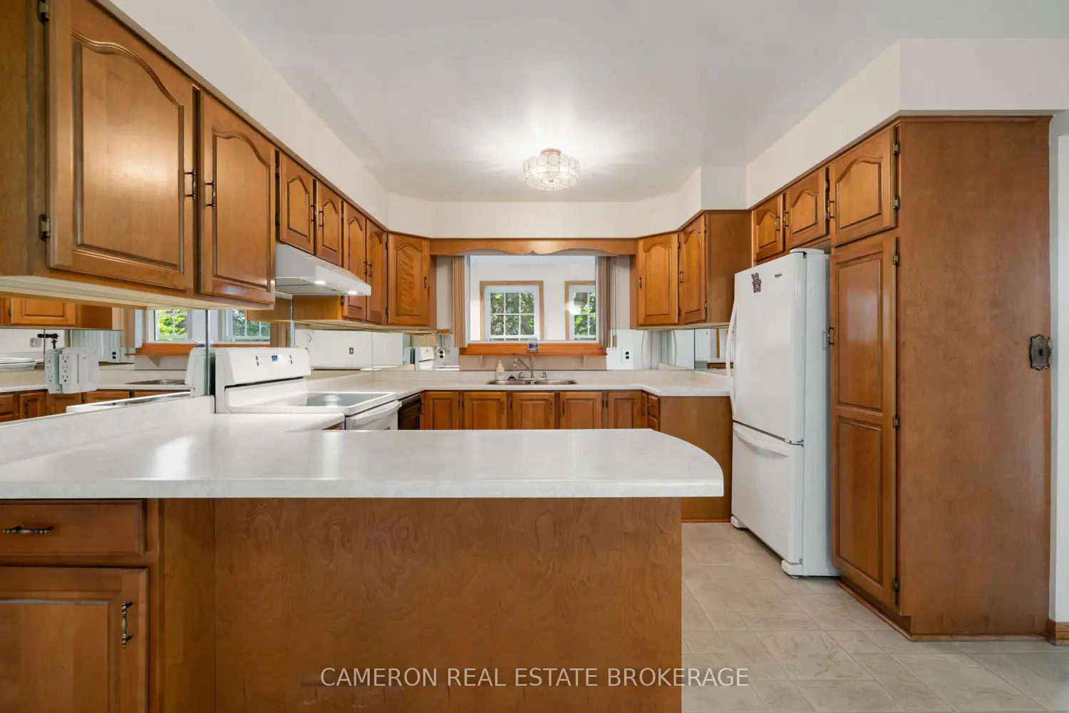 425 Danis Avenue photo 2