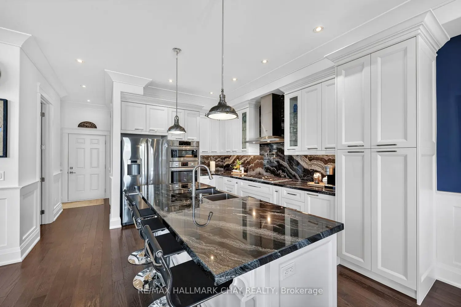 230 Kempview Lane photo 4