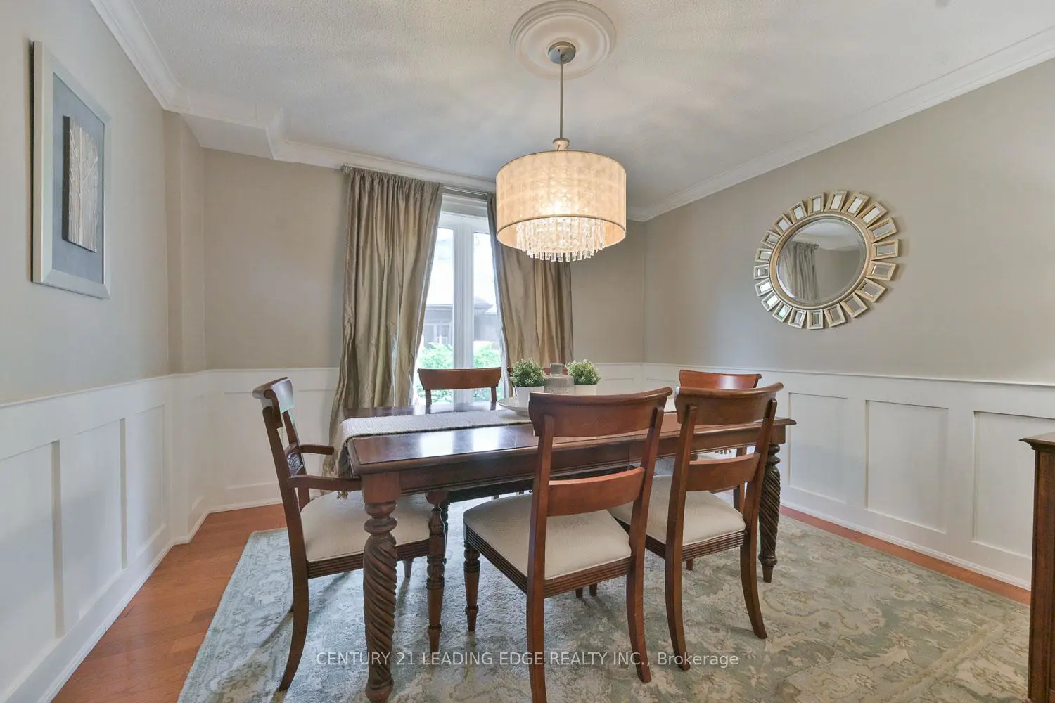 82 Penny Crescent photo 3