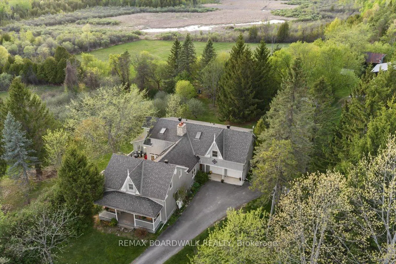 2464 Scrivens Drive photo 2