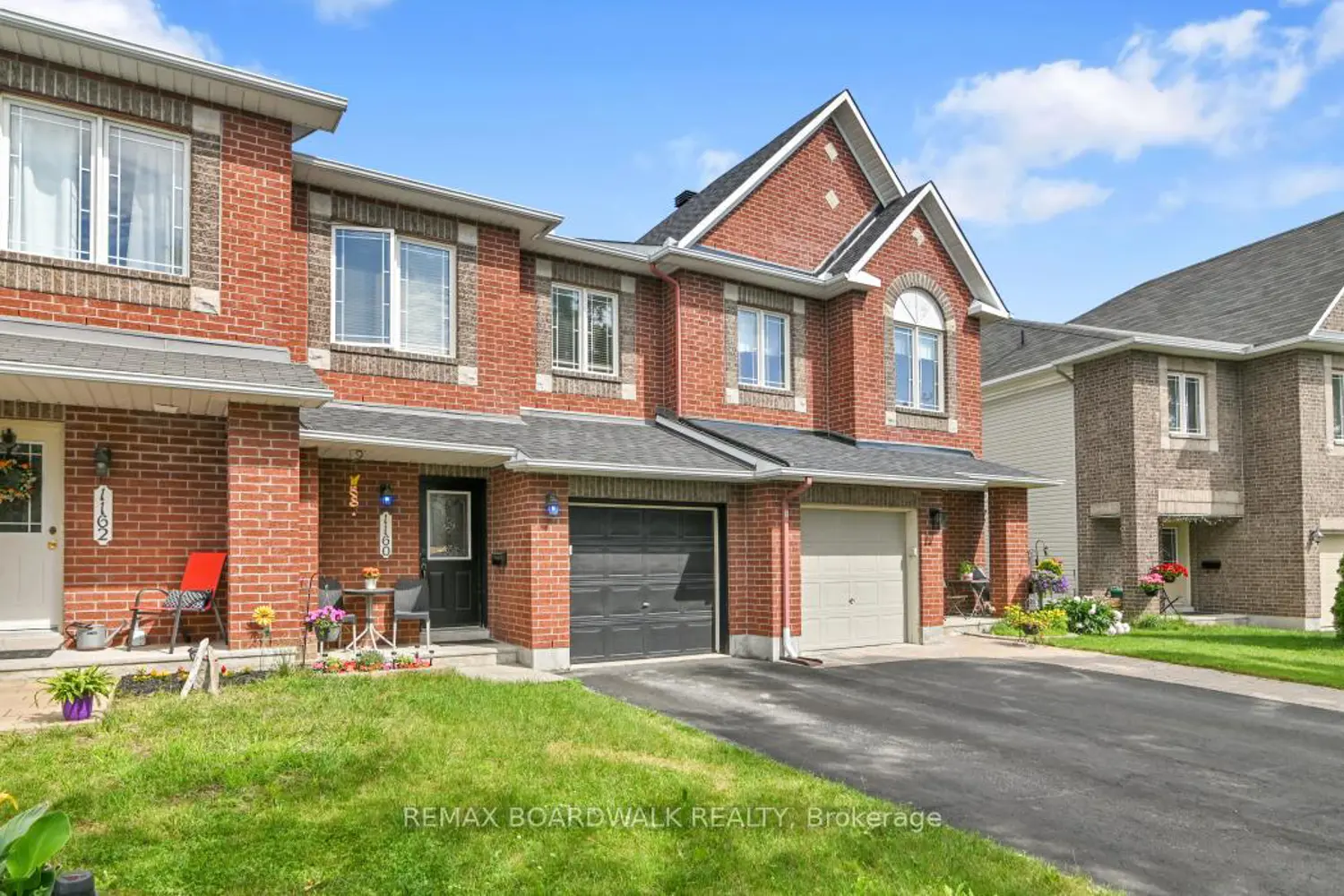 1160 Halton Terrace photo 2