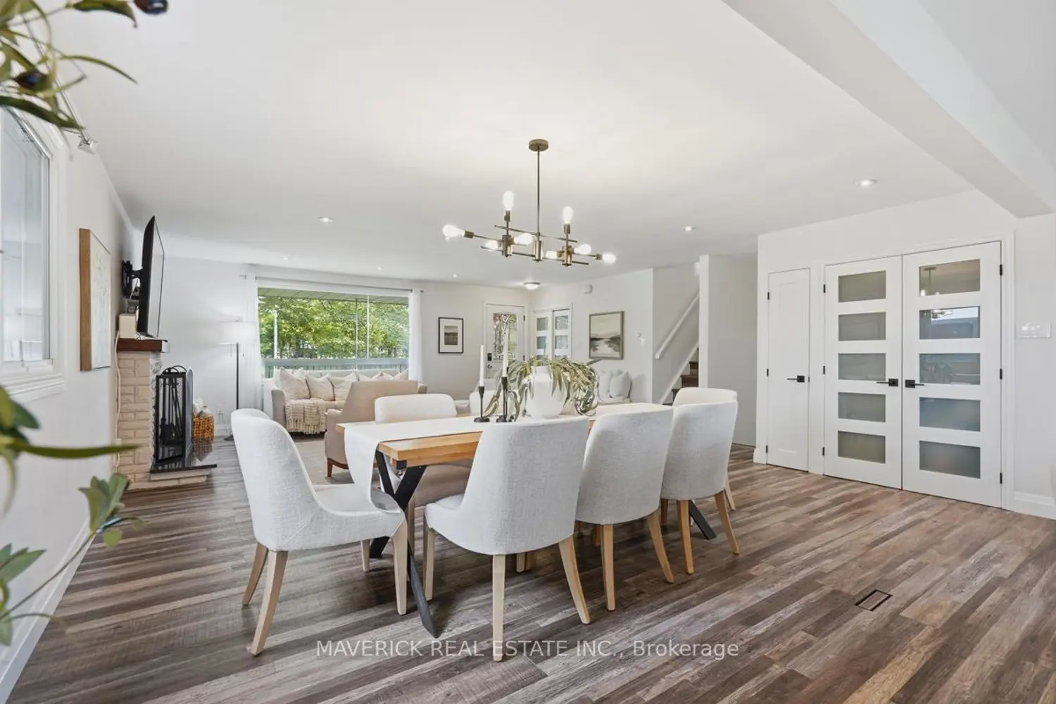 653 Viscount Road photo 4