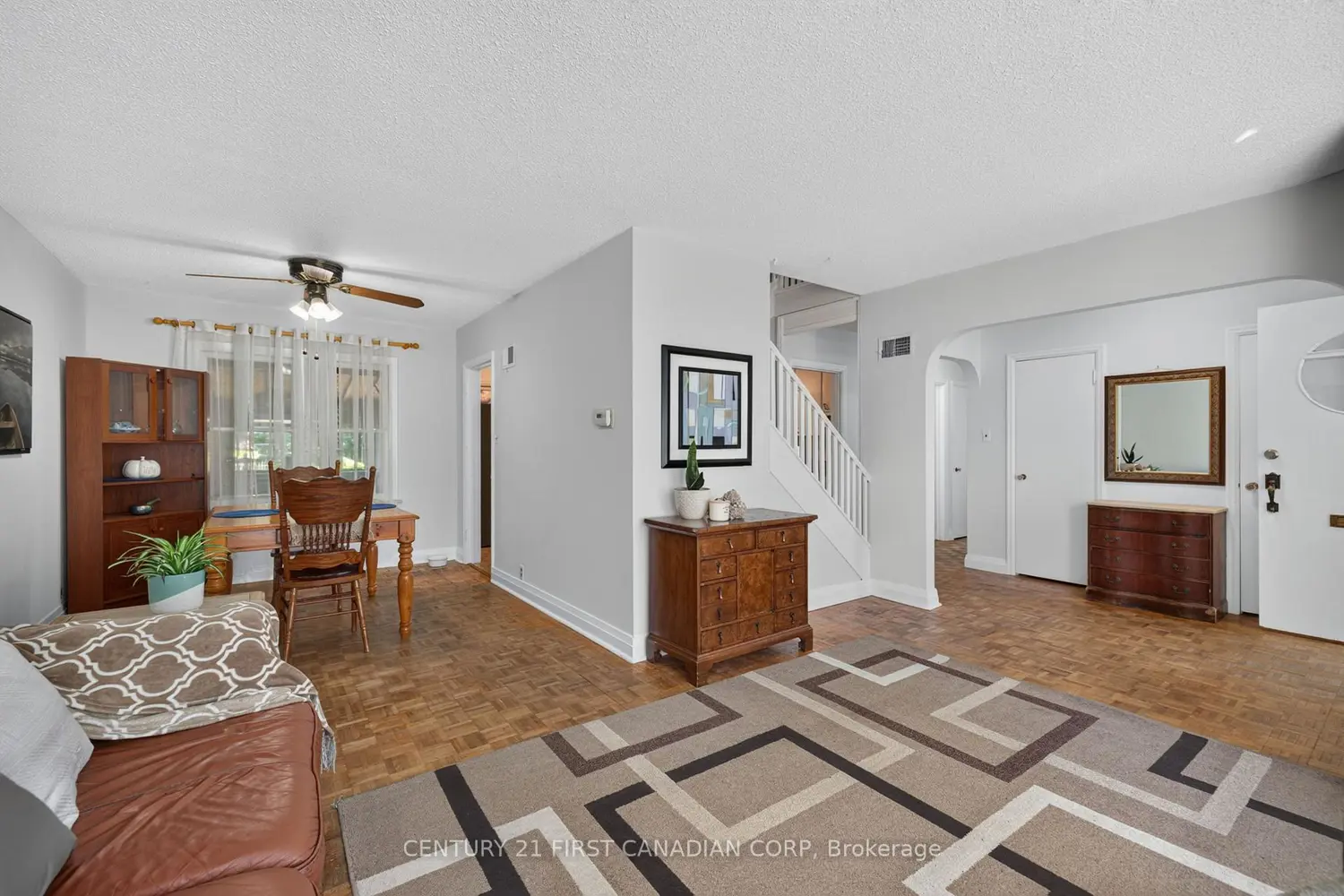 297 Stephen Street photo 4