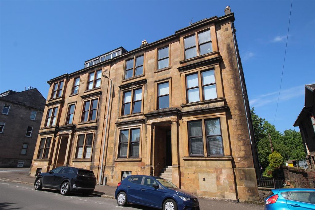 4 bed flat for saleArdgowan Square, Greenock PA16