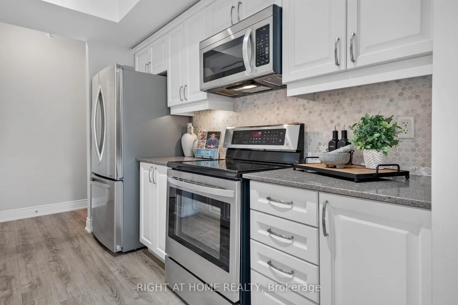 42 Ferndale Drive 111 photo 4