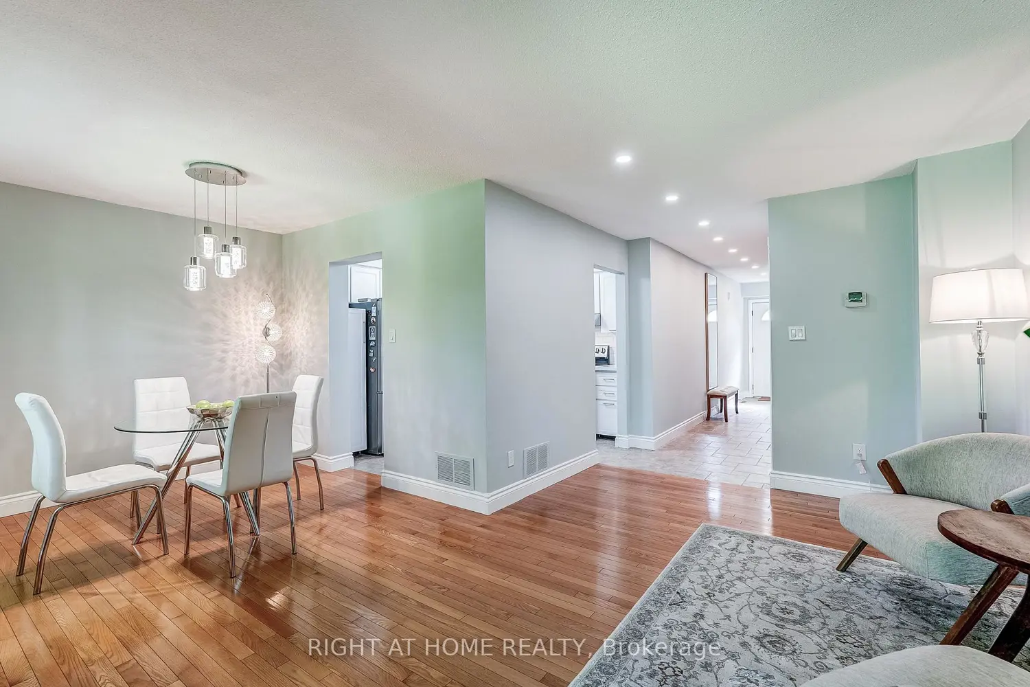2120 Rathburn Road 55 photo 4