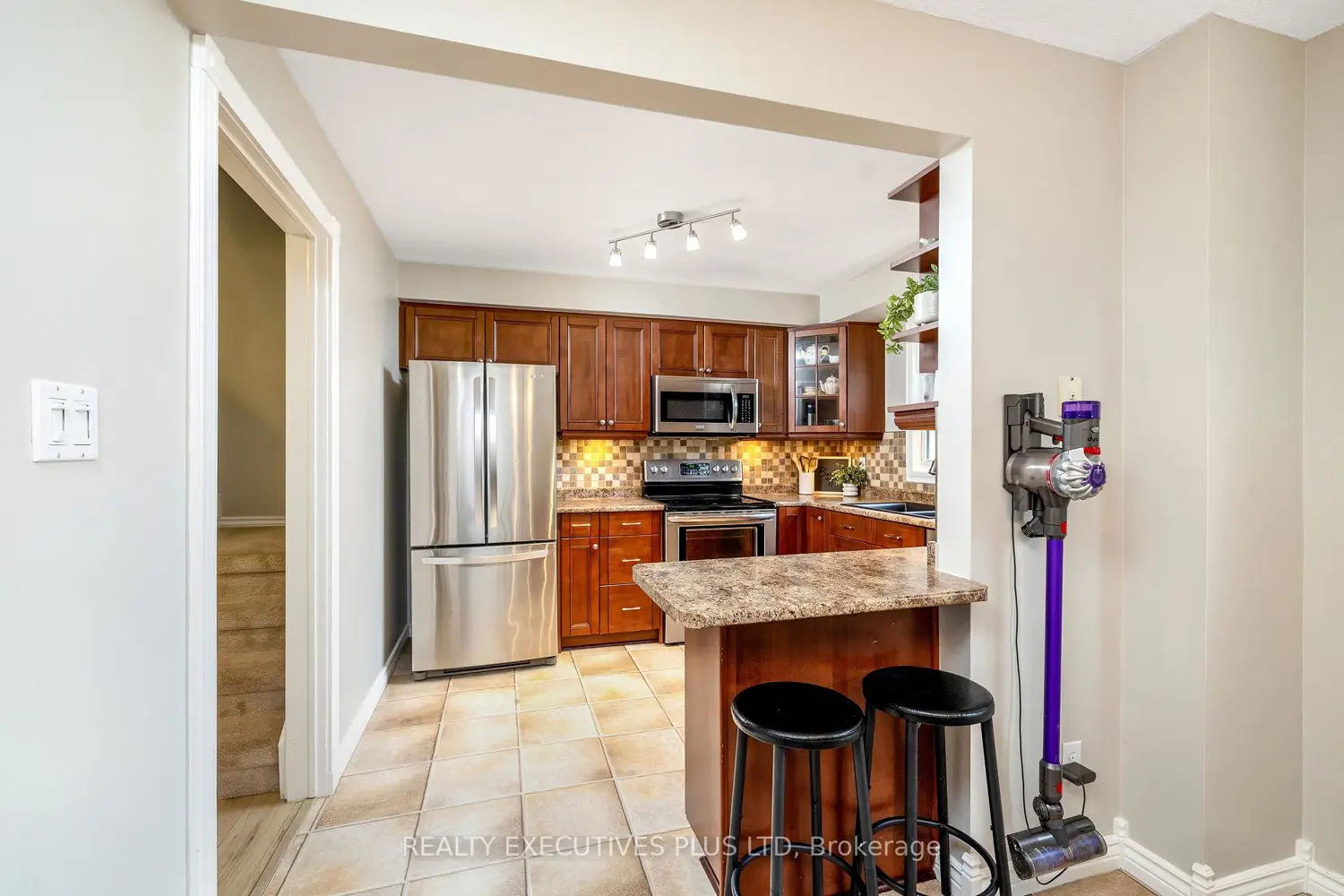 5878 Montevideo Road 33 photo 3