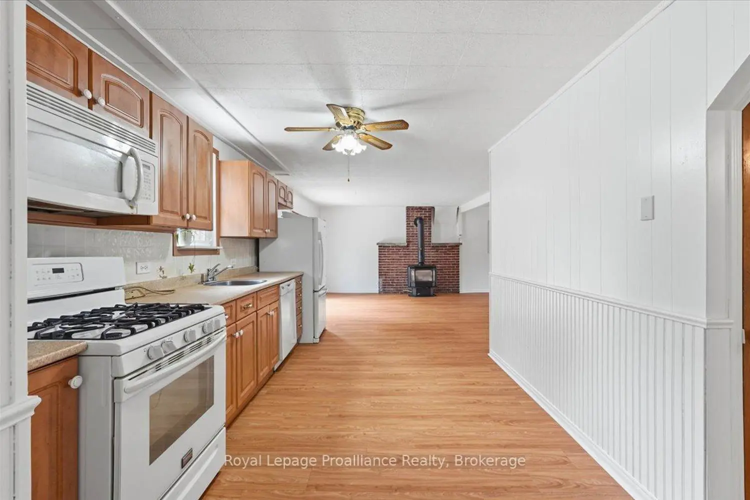 405 Elzevir Road photo 2