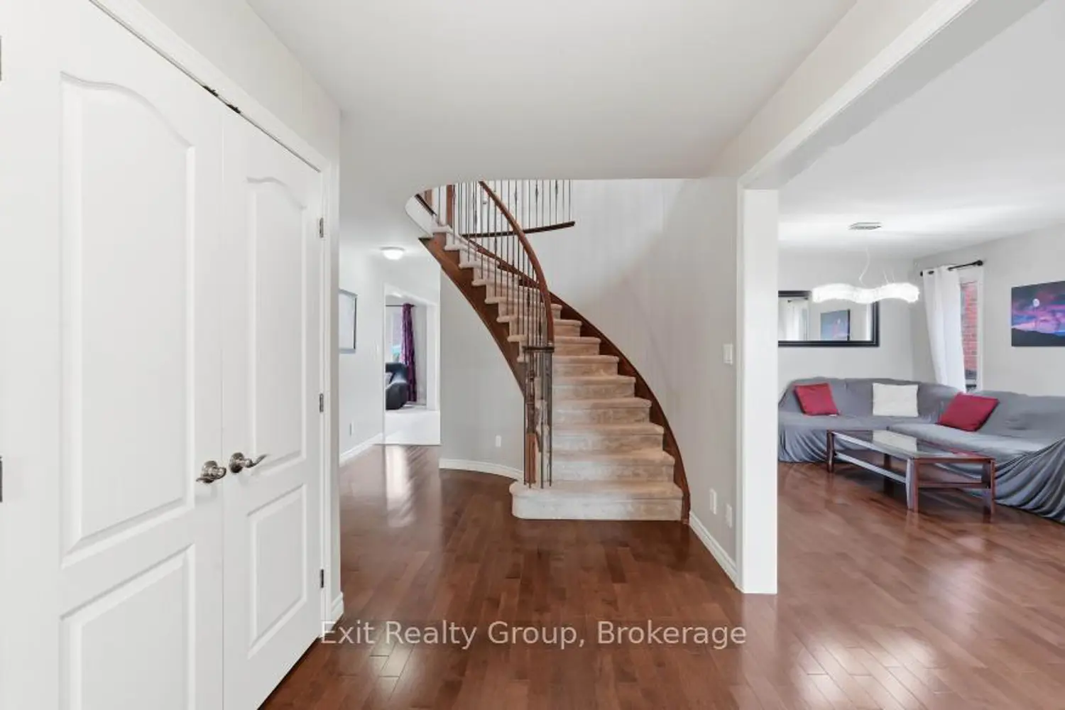 29 Gale Crescent photo 5