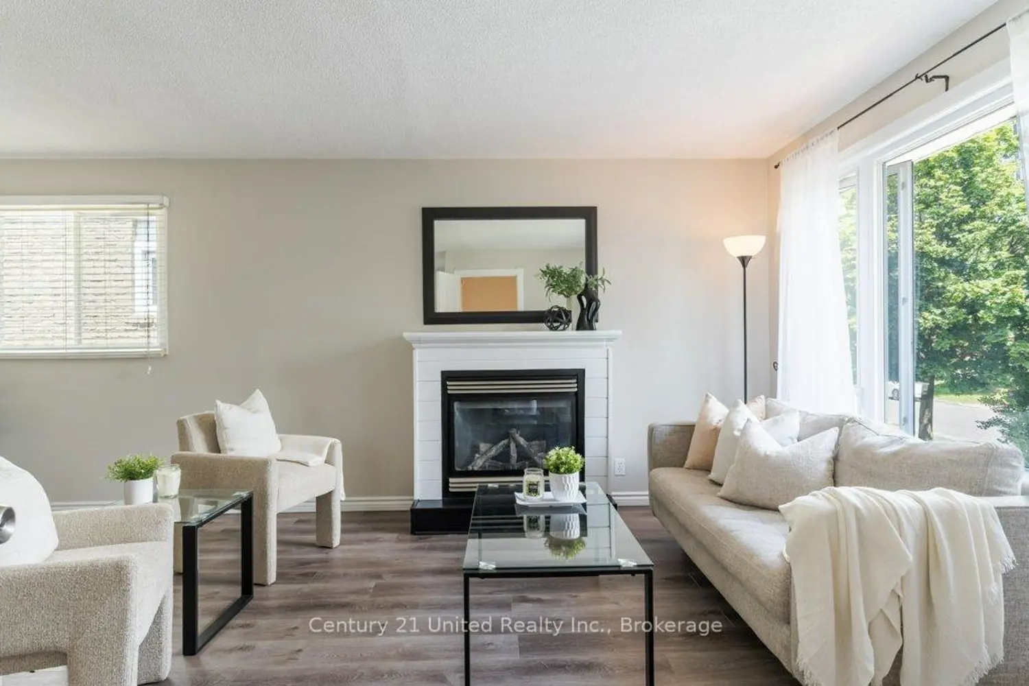 787 Mountain Ash Road photo 2