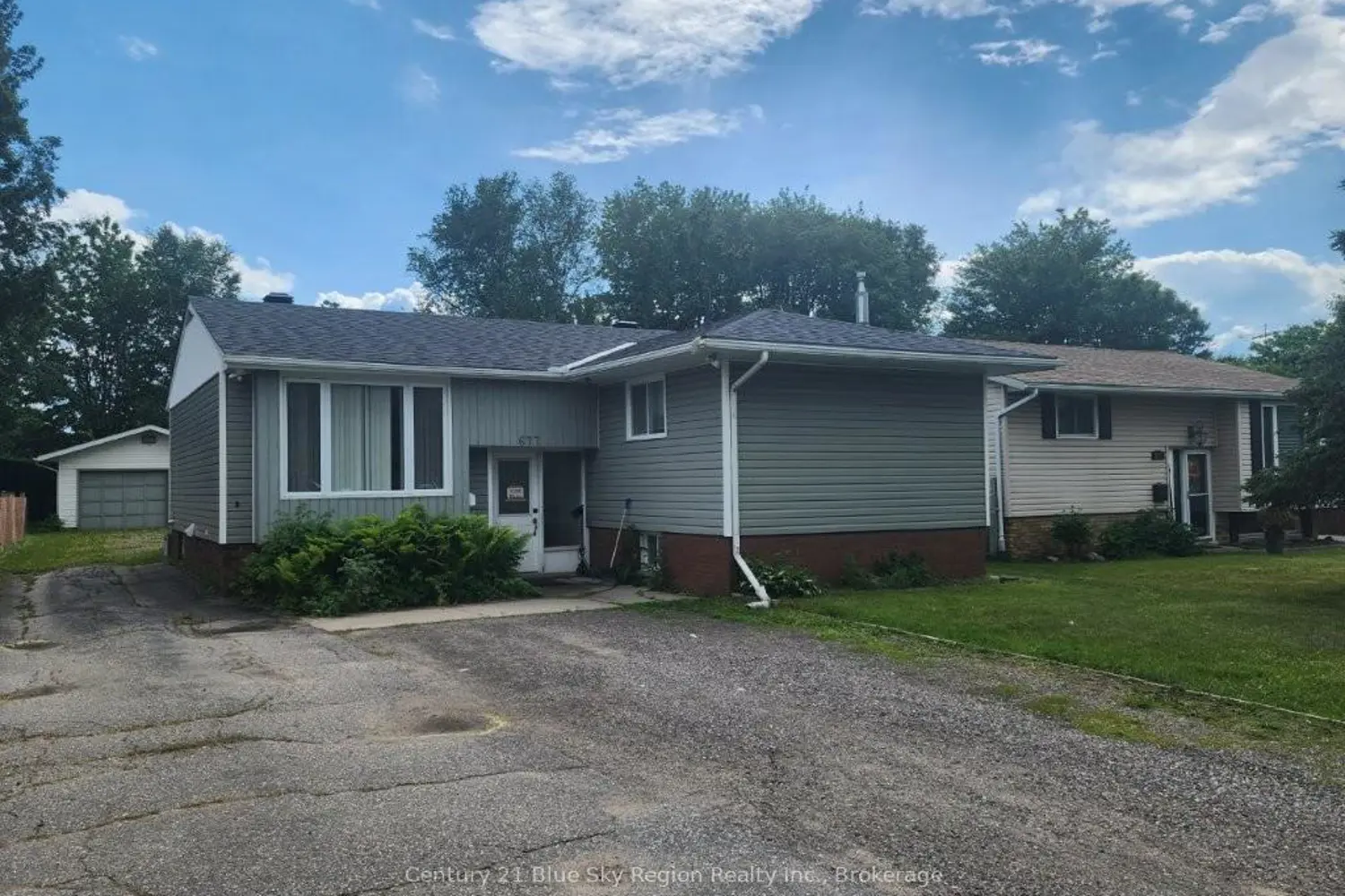 677 Tackaberry Drive photo 2